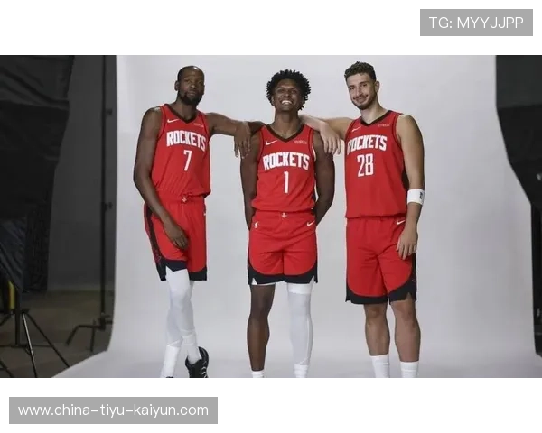 杰伦·格林底角三分屡建威胁,火箭更显侵略性 杰伦·格林底角三分屡建威胁,火箭更显侵略性