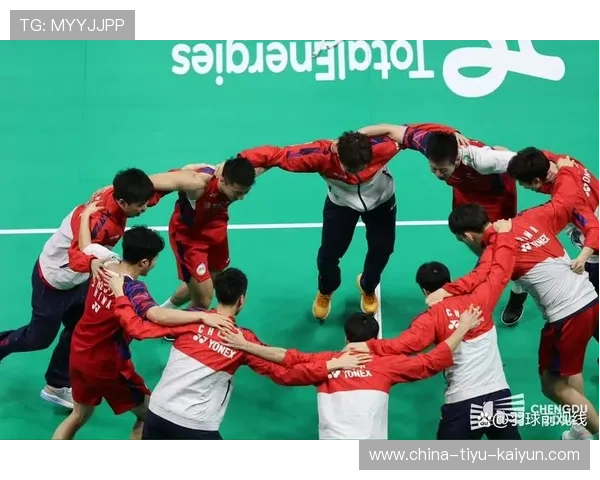 羽毛球场外奇迹!那只羽毛球竟被它奇迹般救回,场馆瞬间疯狂 羽毛球场外奇迹!那只羽毛球竟被它奇迹般救回,场馆瞬间疯狂